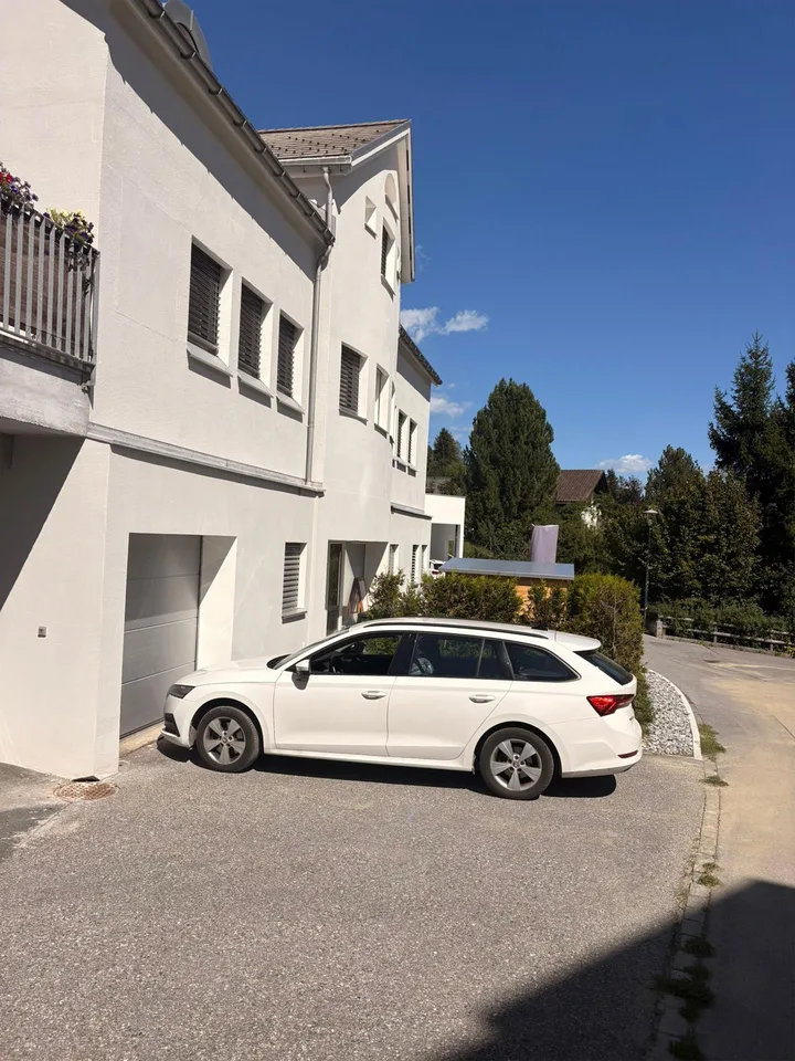 3.5 Zimmer Wohnung - Erstwohnung mit Garagenbox und grossem Sitzplatz
