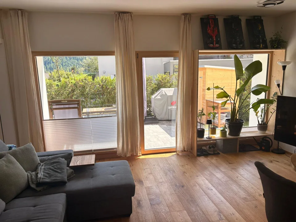 3.5 Zimmer Wohnung - Erstwohnung mit Garagenbox und grossem Sitzplatz