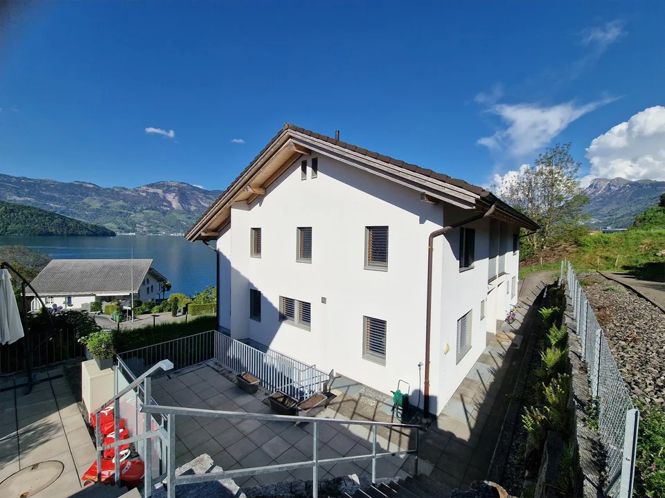 6.5 Zimmer Haus direkt über dem Vierwaldstättersee