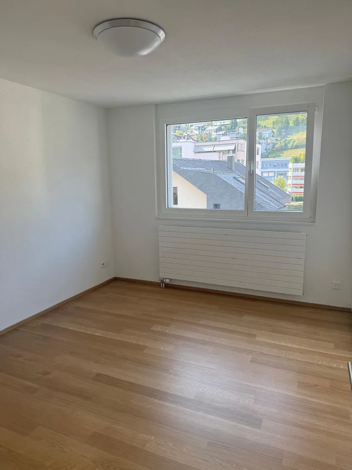 Helle 5.5-Zi-Whg, Balkon, Bergblick, Garage, mitten in Ennetbürgen