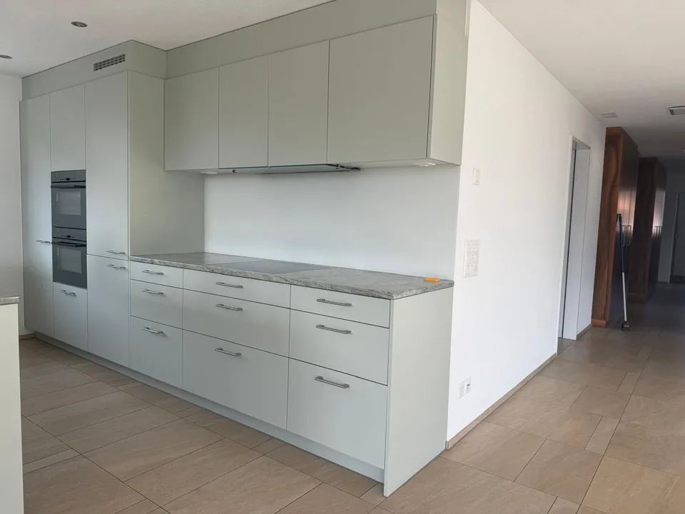 Helle 5.5-Zi-Whg, Balkon, Bergblick, Garage, mitten in Ennetbürgen