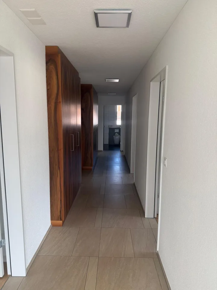 Helle 5.5-Zi-Whg, Balkon, Bergblick, Garage, mitten in Ennetbürgen