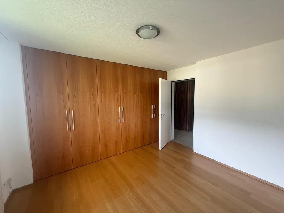 Helle 5.5-Zi-Whg, Balkon, Bergblick, Garage, mitten in Ennetbürgen