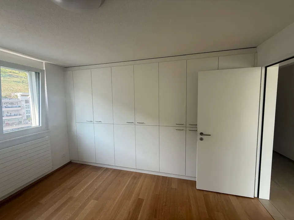 Helle 5.5-Zi-Whg, Balkon, Bergblick, Garage, mitten in Ennetbürgen