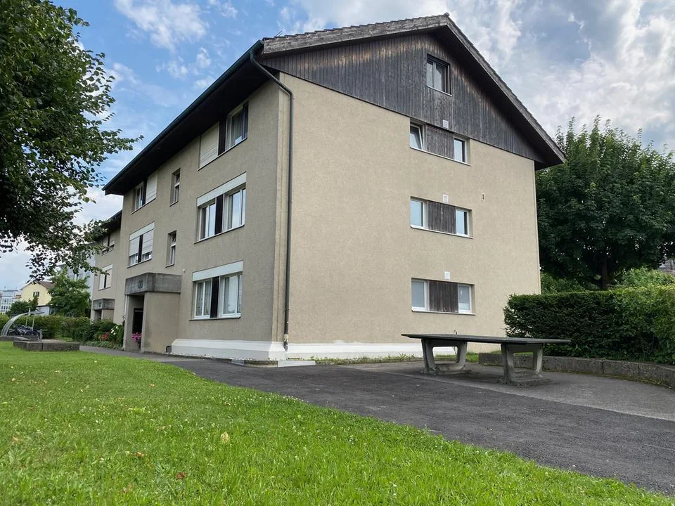 Grosszügige 3.5-Zimmerwohnung in Wohnquartier