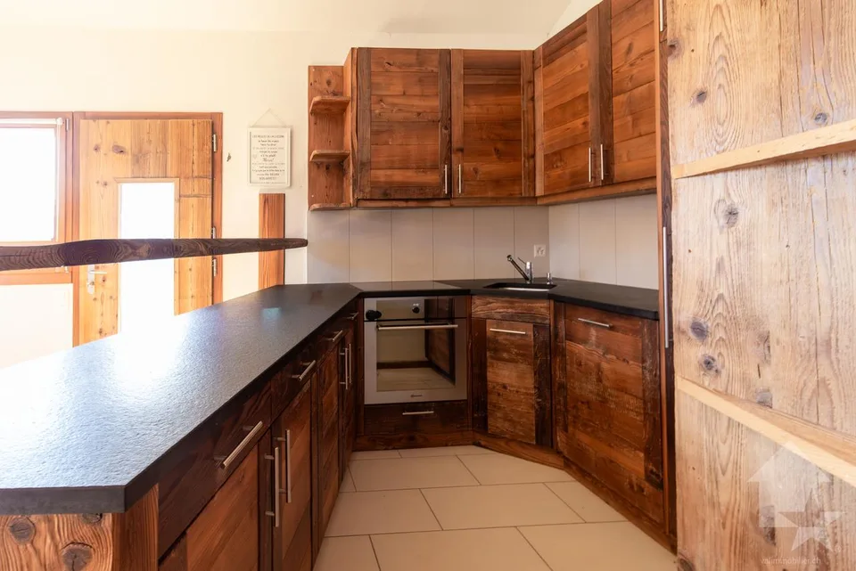 Grange rénovée de 4.5 pièces de 107 m2 habitables avec jardin de 40 m2 – Foto 7 von 19