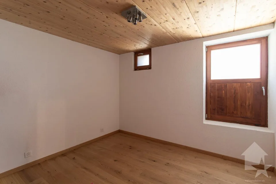 Grange rénovée de 4.5 pièces de 107 m2 habitables avec jardin de 40 m2 – Foto 16 von 19