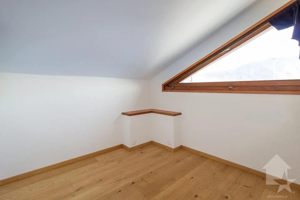 Grange rénovée de 4.5 pièces de 107 m2 habitables avec jardin de 40 m2 – Foto 10 von 19