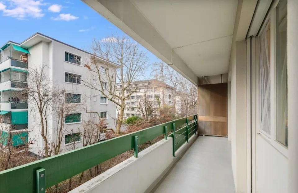 Stilvoll wohnen oder clever investieren: Renovierte 2.5-Zimmer-Wohnung mit Balkon – Foto 11 von 13