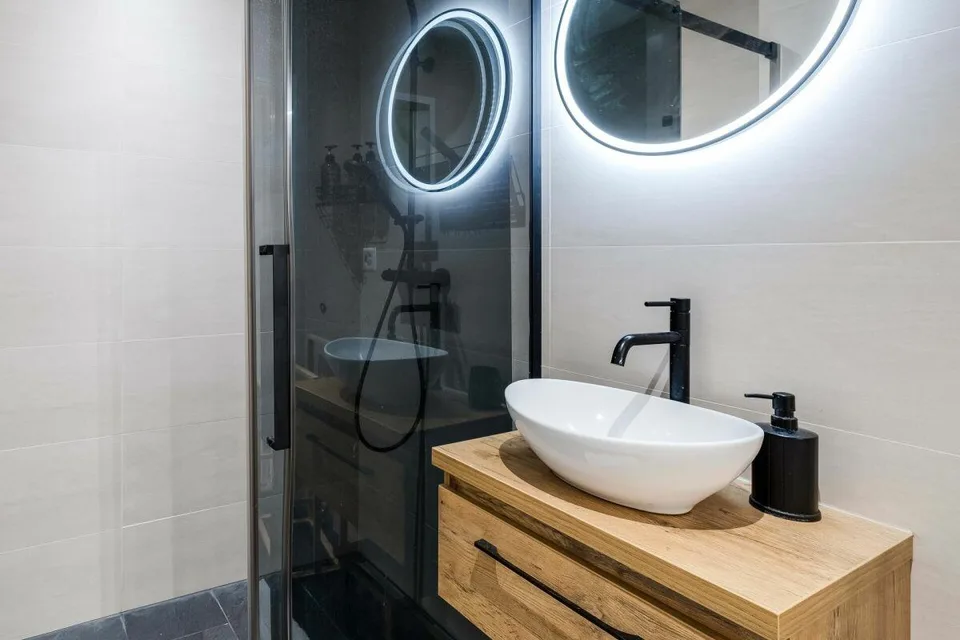 Stilvoll wohnen oder clever investieren: Renovierte 2.5-Zimmer-Wohnung mit Balkon – Foto 9 von 13