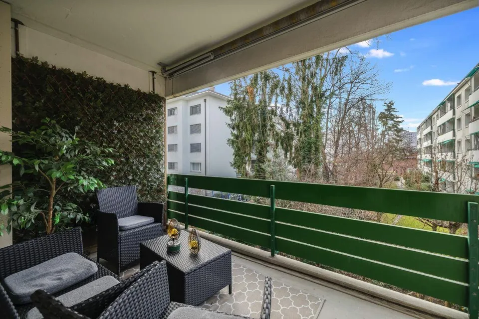 Stilvoll wohnen oder clever investieren: Renovierte 2.5-Zimmer-Wohnung mit Balkon – Foto 10 von 13