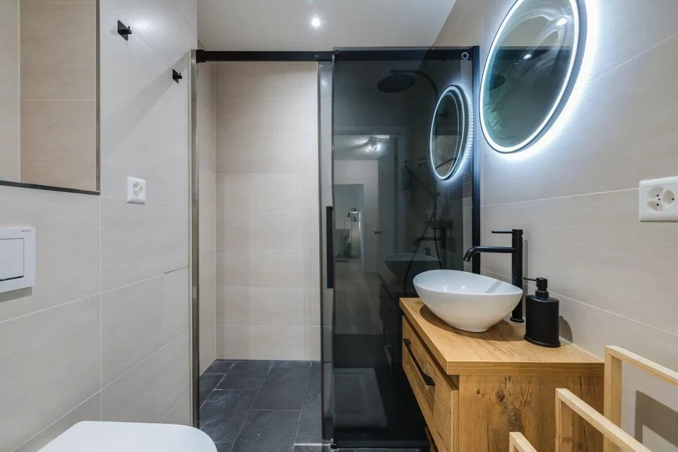 Stilvoll wohnen oder clever investieren: Renovierte 2.5-Zimmer-Wohnung mit Balkon – Foto 8 von 13