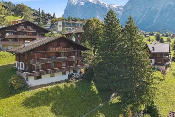 GRAZIOSO APPARTAMENTO CON GIARDINO IN POSIZIONE PANORAMICA A GRINDELWALD – foto 7 di 8