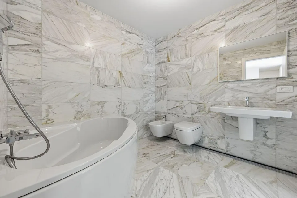 Zu vermieten: Luxuriöse Wohnung über die gesamte Etage | For Rent: ...