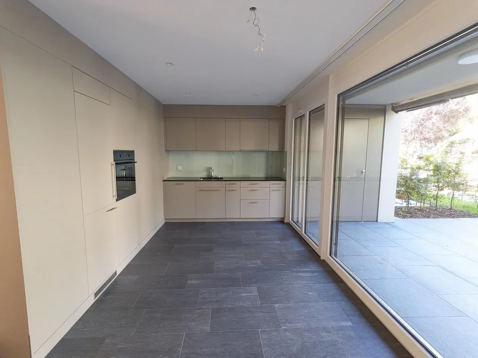 Moderne 2.5-Zimmer-Garten-Wohnung mit Sitzplatz