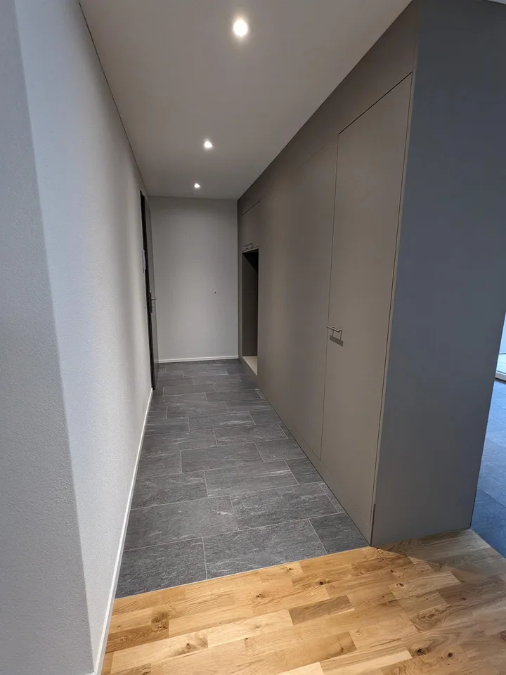 Moderne 2.5-Zimmer-Garten-Wohnung mit Sitzplatz