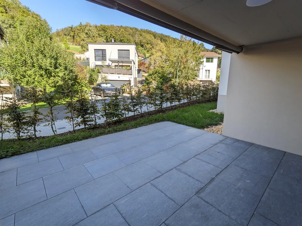 Moderne 2.5-Zimmer-Garten-Wohnung mit Sitzplatz