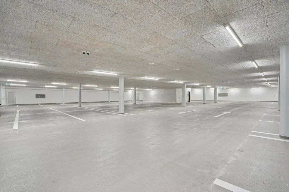Tiefgaragenparkplatz im Haldenhof – photo 2 sur 3