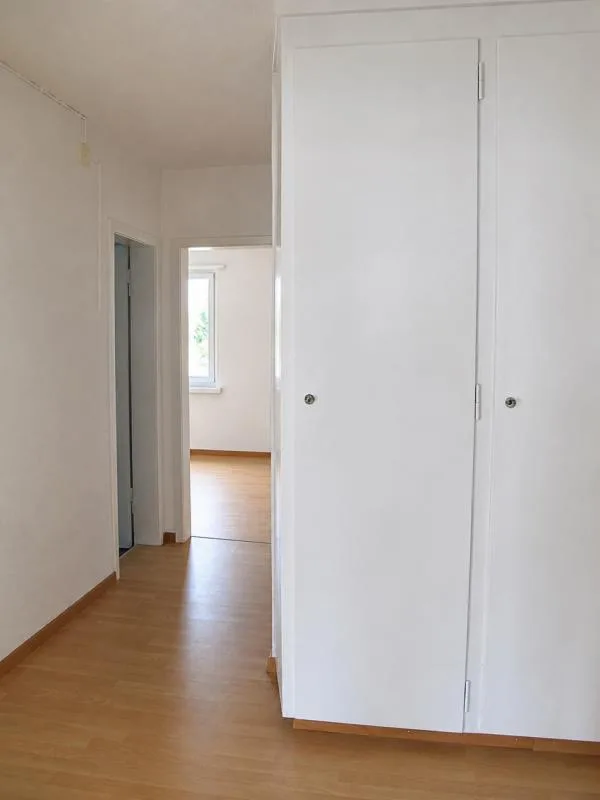 Appartement spacieux de 4 pièces dans un emplacement calme et bien desservi – photo 4 sur 8