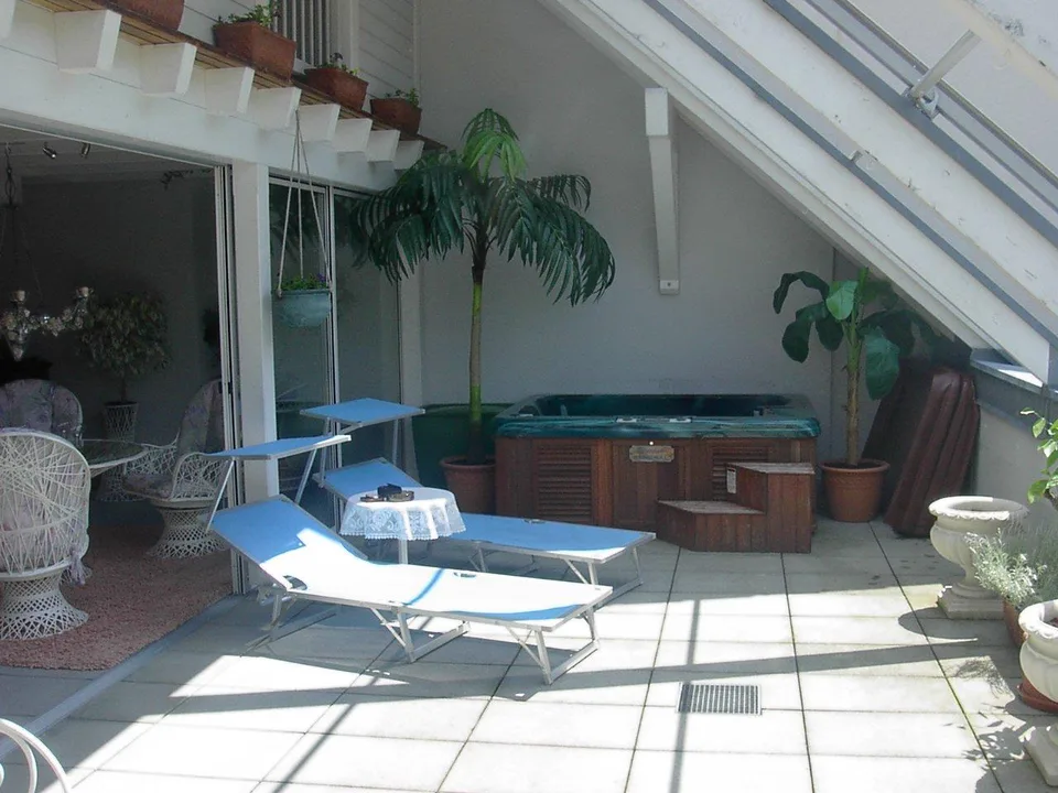 6-room attic maisonette apartment with winter garden and beautiful terrace – photo 10 of 12