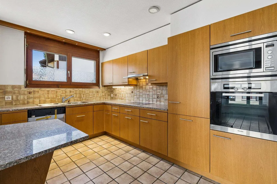 6 ½ Zimmer-Doppeleinfamilienhaus mit viel Platz und Potenzial in Ki... – Foto 6 von 14