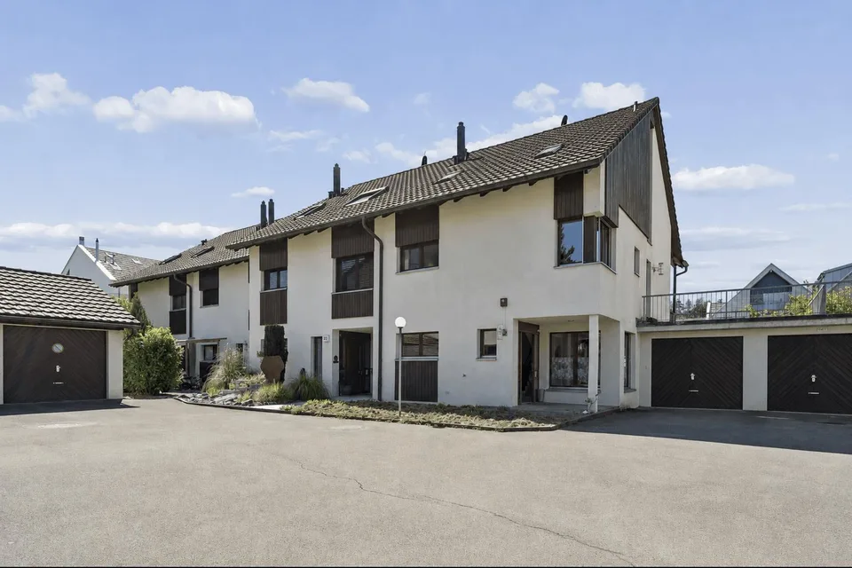 6 ½ Zimmer-Doppeleinfamilienhaus mit viel Platz und Potenzial in Ki... – Foto 2 von 14