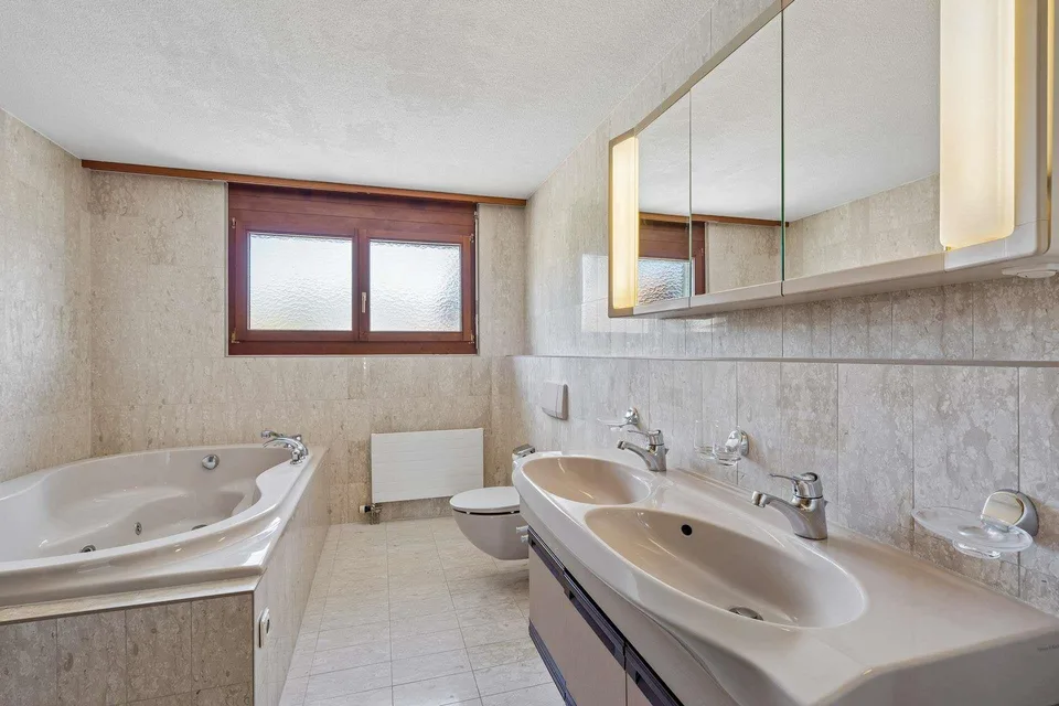 6 ½ Zimmer-Doppeleinfamilienhaus mit viel Platz und Potenzial in Ki... – Foto 8 von 14