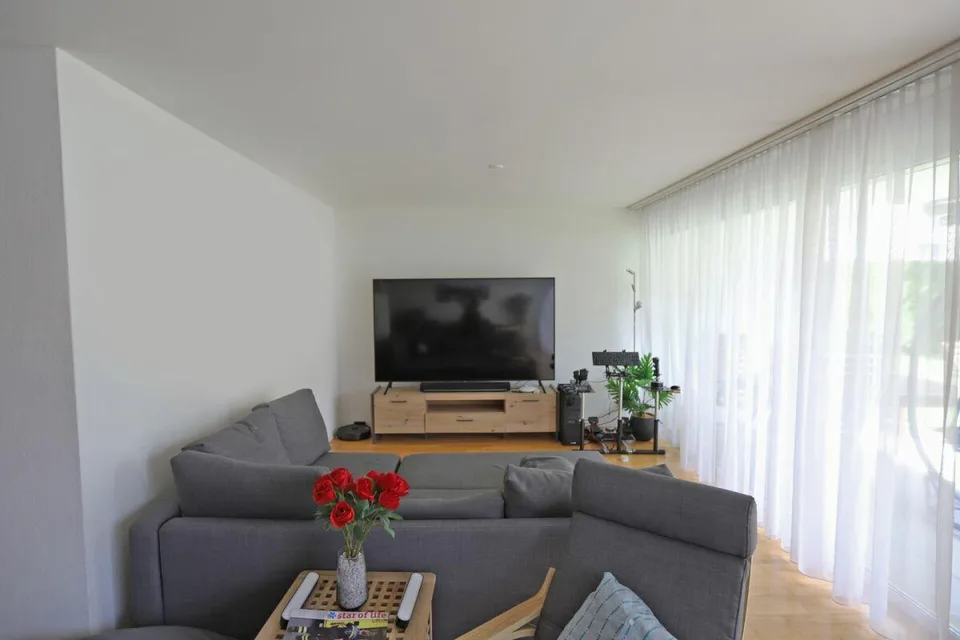 Helle 3.5-Zimmer-Wohnung im Erdgeschoss mit Gartensitzplatz!