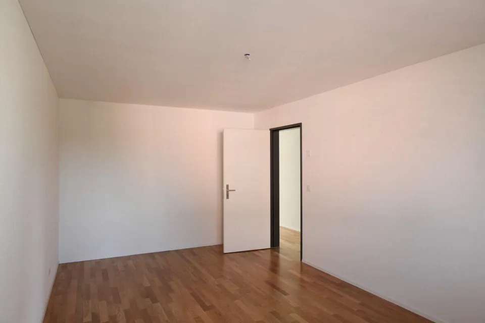 Helle 3.5-Zimmer-Wohnung im Erdgeschoss mit Gartensitzplatz!