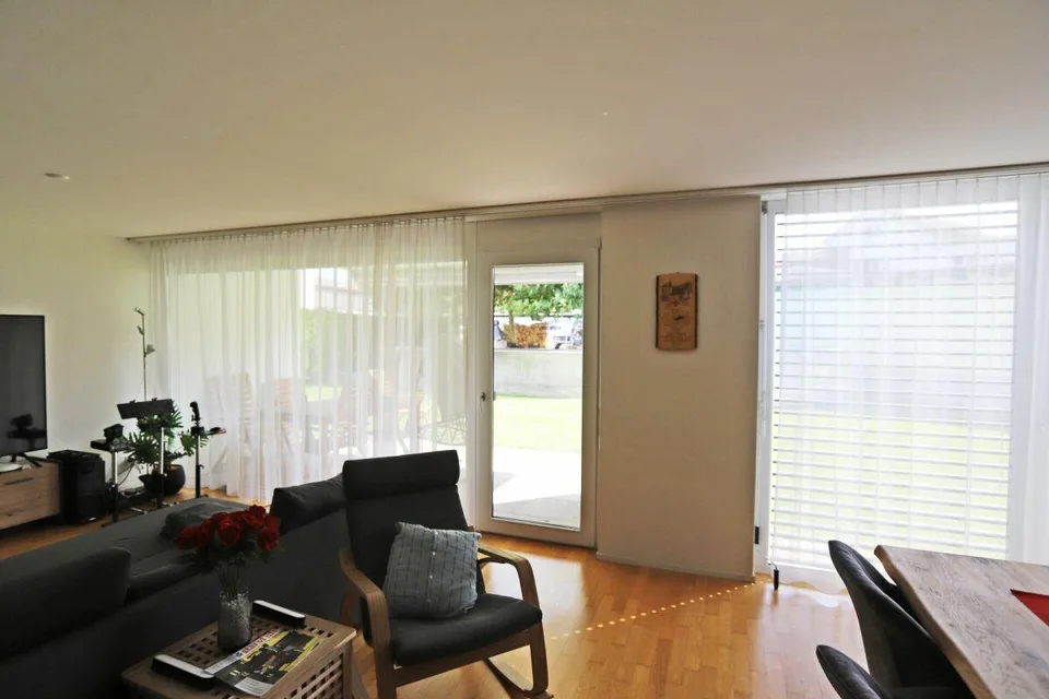 Helle 3.5-Zimmer-Wohnung im Erdgeschoss mit Gartensitzplatz!