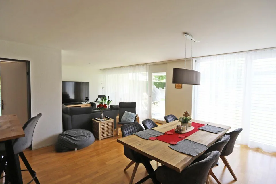 Helle 3.5-Zimmer-Wohnung im Erdgeschoss mit Gartensitzplatz!