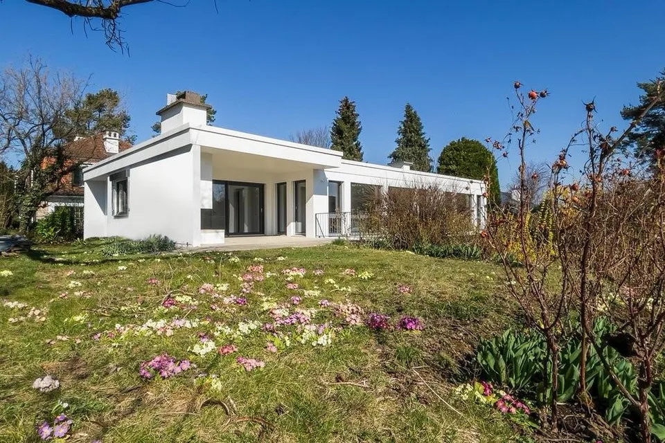 Maison individuelle unique de 8,5 pièces avec grand jardin – photo 2 sur 12