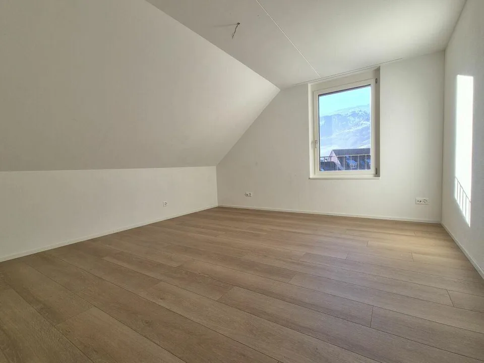 Appartement en duplex de 4,5 pièces avec loggia dans un emplacement central à Mels
