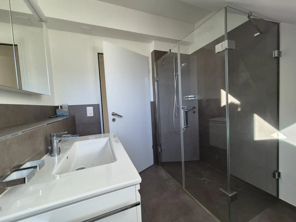 Appartement en duplex de 4,5 pièces avec loggia dans un emplacement central à Mels