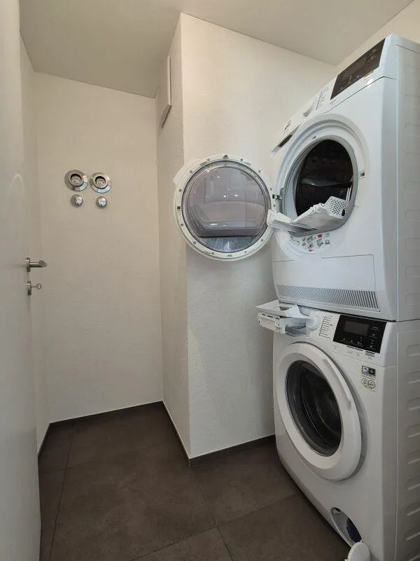 Appartement en duplex de 4,5 pièces avec loggia dans un emplacement central à Mels