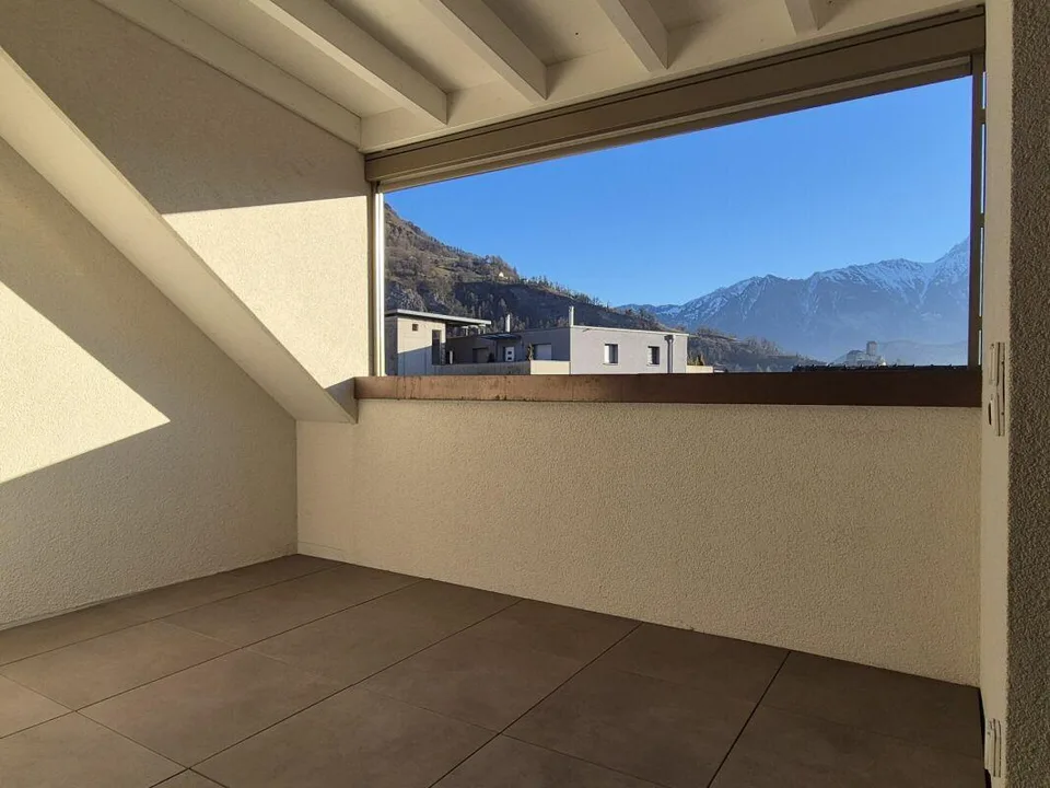 Appartement en duplex de 4,5 pièces avec loggia dans un emplacement central à Mels