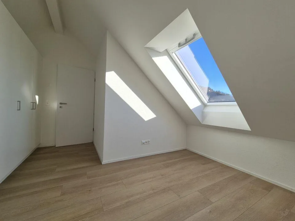 Appartement en duplex de 4,5 pièces avec loggia dans un emplacement central à Mels