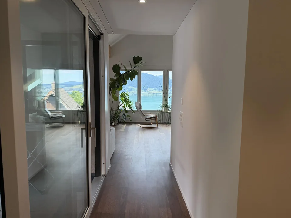 Traumhafte 4.5-Zimmer-Dachwohnung mit See- und Bergsicht