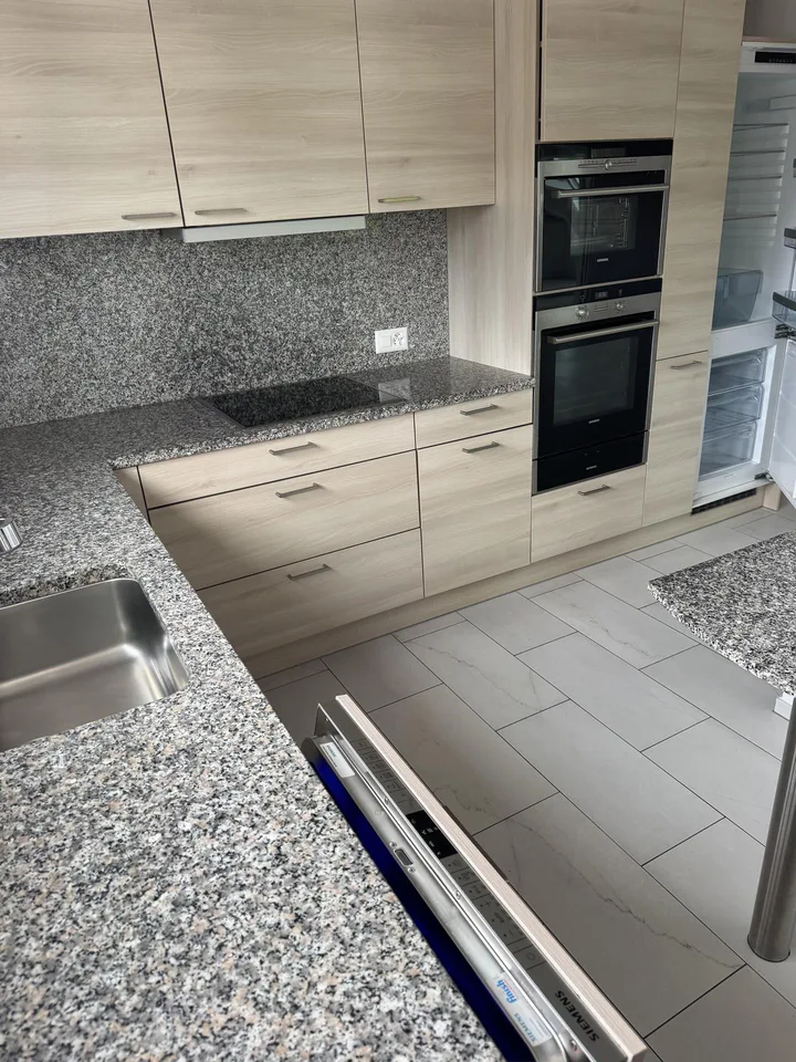 Exklusive 4 1/2-Zimmer-Attika mit Privatlift