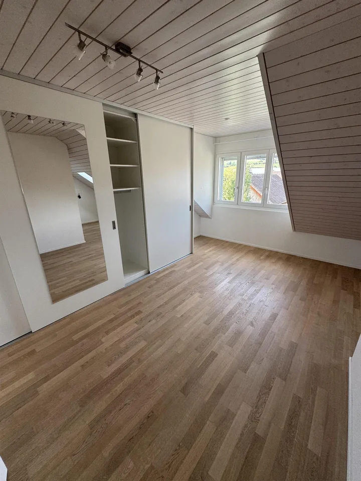 Exklusive 4 1/2-Zimmer-Attika mit Privatlift