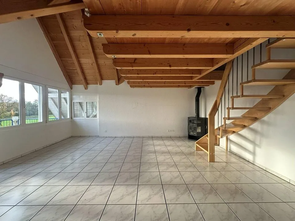 Einzigartige Dachstockwohnung mit Blick ins Grüne