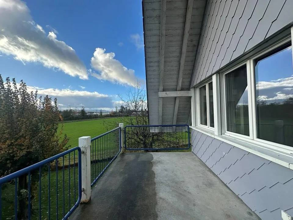 Einzigartige Dachstockwohnung mit Blick ins Grüne