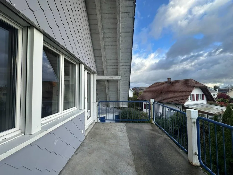 Einzigartige Dachstockwohnung mit Blick ins Grüne