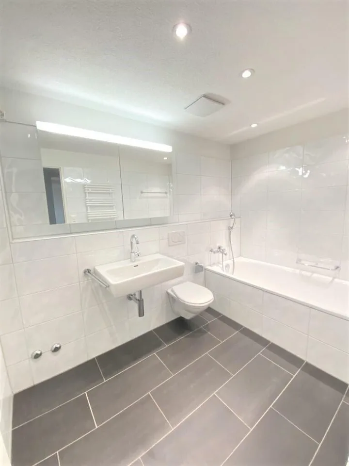 Grosszügige Maisonette-Wohnung mit Sitzplatz im Grünen – Foto 4 von 12