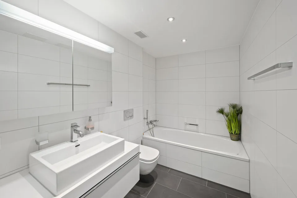 Moderne 4.5-Zimmer Minergie-Wohnung mit sonniger Loggia – Foto 8 von 12