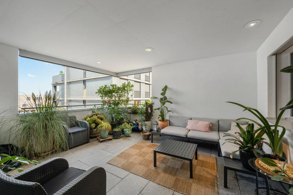 Moderne 4.5-Zimmer Minergie-Wohnung mit sonniger Loggia – Foto 4 von 12