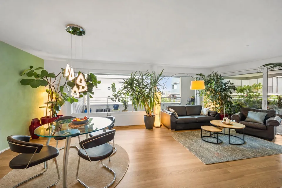 Moderne 4.5-Zimmer Minergie-Wohnung mit sonniger Loggia – Foto 2 von 12