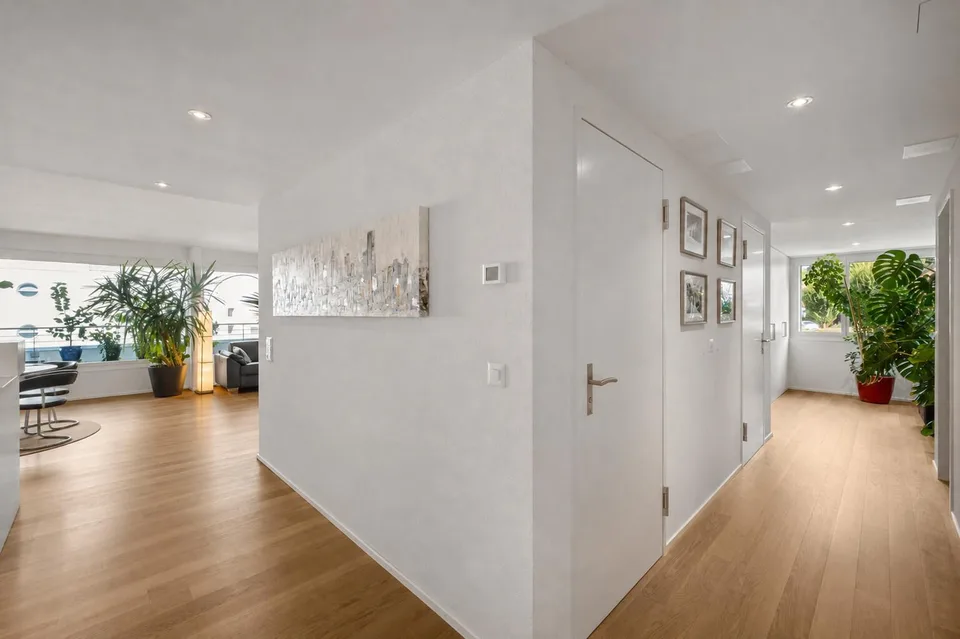 Moderne 4.5-Zimmer Minergie-Wohnung mit sonniger Loggia – Foto 9 von 12