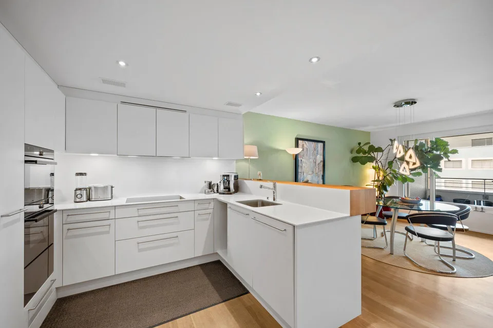 Moderne 4.5-Zimmer Minergie-Wohnung mit sonniger Loggia – Foto 3 von 12
