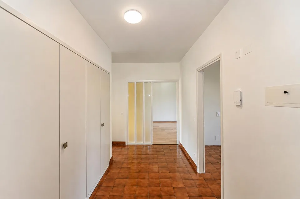 Appartamento Rinnovato con Terrazza e Piscina Condominiale – Foto 21 von 28